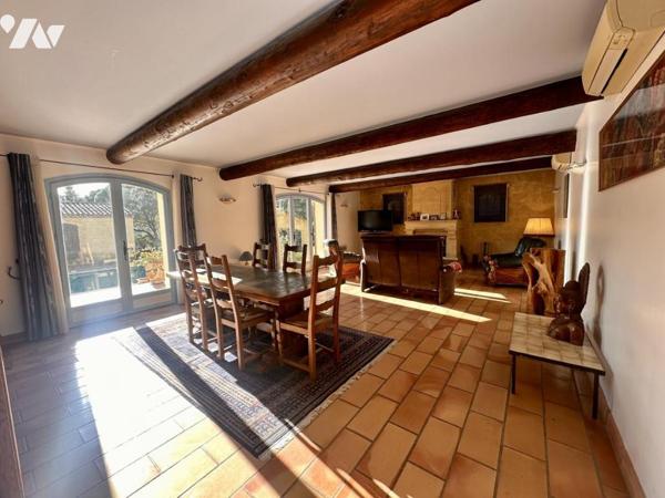 Maison traditionnelle de plain pied de type 7 avec jardin, piscine et dépendance