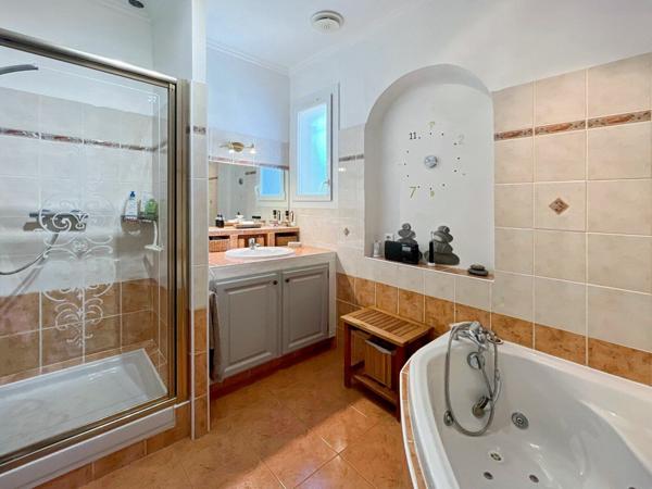 Maison à vendre    5 pièces •  Toulon