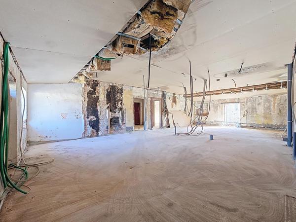 Un immeuble à fort potentiel en plein cœur d’Hérépian, idéal pour un projet de valorisation locative ambitieux.