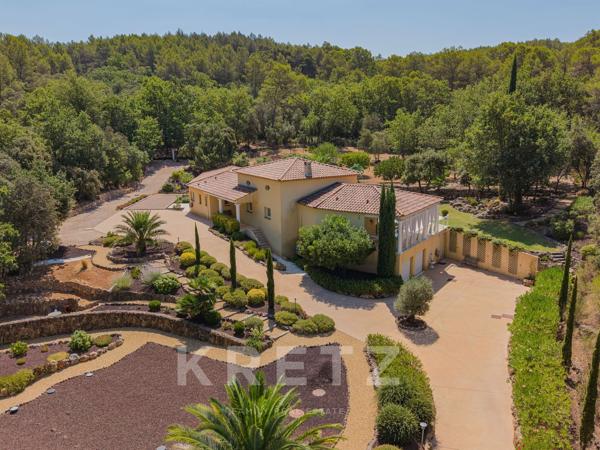 Élégante villa provençale de plain-pied au cœur d’un domaine paysager de 10 000 m²