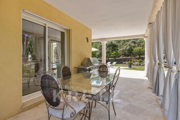 Élégante villa provençale de plain-pied au cœur d’un domaine paysager de 10 000 m²