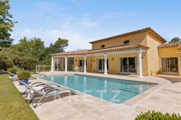 Élégante villa provençale de plain-pied au cœur d’un domaine paysager de 10 000 m²