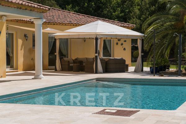 Élégante villa provençale de plain-pied au cœur d’un domaine paysager de 10 000 m²