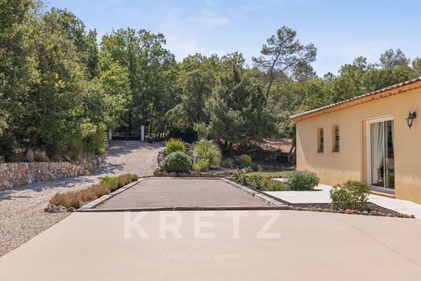 Élégante villa provençale de plain-pied au cœur d’un domaine paysager de 10 000 m²