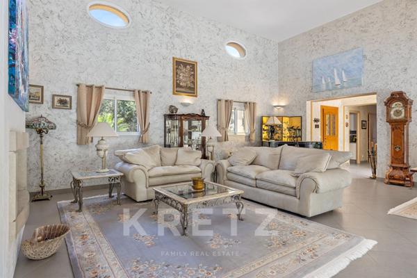 Élégante villa provençale de plain-pied au cœur d’un domaine paysager de 10 000 m²