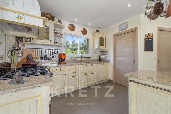 Élégante villa provençale de plain-pied au cœur d’un domaine paysager de 10 000 m²