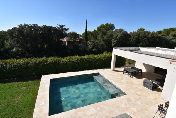 UCHAUX Nord vaucluse, magnifique maison contemporaine de 211 m2 habitables avec piscine garage terrasse sur 2010 m clos