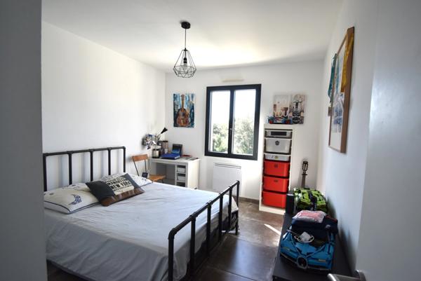 UCHAUX Nord vaucluse, magnifique maison contemporaine de 211 m2 habitables avec piscine garage terrasse sur 2010 m clos