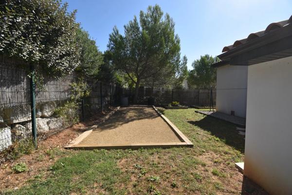 UCHAUX Nord vaucluse, magnifique maison contemporaine de 211 m2 habitables avec piscine garage terrasse sur 2010 m clos