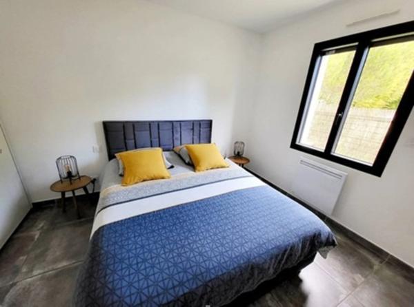 UCHAUX Nord vaucluse, magnifique maison contemporaine de 211 m2 habitables avec piscine garage terrasse sur 2010 m clos