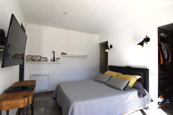 UCHAUX Nord vaucluse, magnifique maison contemporaine de 211 m2 habitables avec piscine garage terrasse sur 2010 m clos