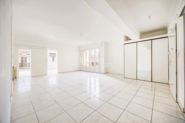 13006-13008/ Appartement spacieux/ Terrasse