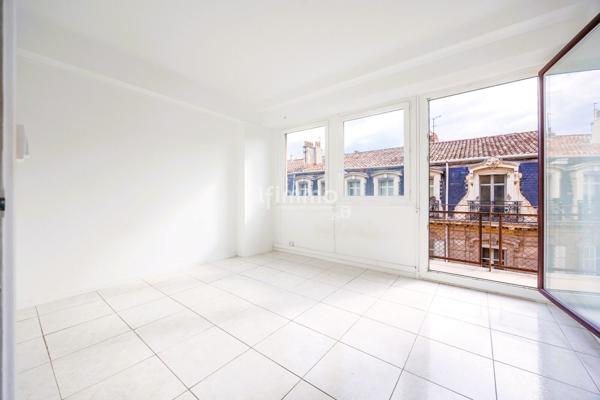 13006-13008/ Appartement spacieux/ Terrasse