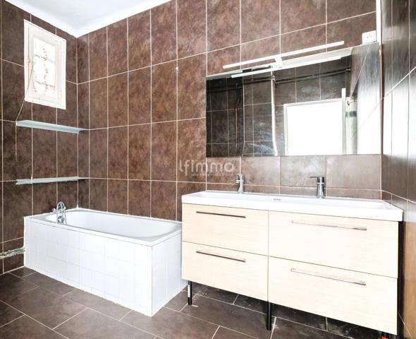 13006-13008/ Appartement spacieux/ Terrasse