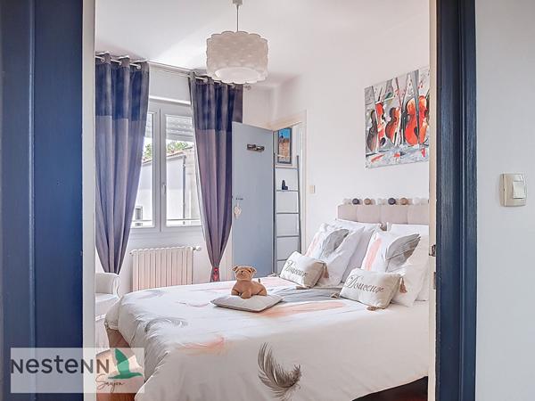 A vendre en plein centre du Gua,  un grand appartement et un local a amenager au rez de chaussee