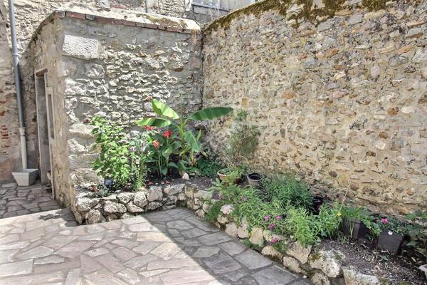 EPERNON CENTRE VILLE  APPARTEMENT 4 CHAMBRES
