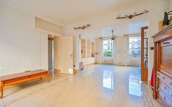 Appartement à vendre    3 pièces • 75 m2 Paris 18