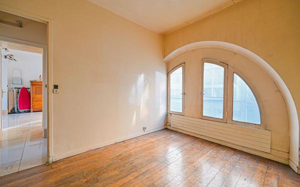 Appartement à vendre    3 pièces • 75 m2 Paris 18