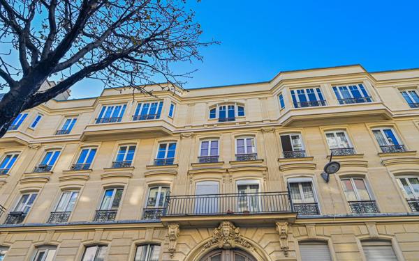 Appartement à vendre    3 pièces • 75 m2 Paris 18