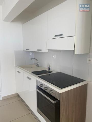 A vendre ce bel appartement de type F2 de 46,80m2 habitable sur la résidence PASSERELLE à Sainte Clotilde.