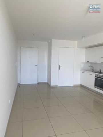 A vendre ce bel appartement de type F2 de 46,80m2 habitable sur la résidence PASSERELLE à Sainte Clotilde.