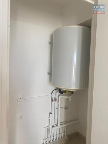 A vendre ce bel appartement de type F2 de 46,80m2 habitable sur la résidence PASSERELLE à Sainte Clotilde.