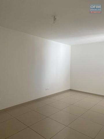 A vendre ce bel appartement de type F2 de 46,80m2 habitable sur la résidence PASSERELLE à Sainte Clotilde.