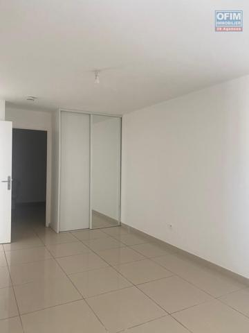 A vendre ce bel appartement de type F2 de 46,80m2 habitable sur la résidence PASSERELLE à Sainte Clotilde.