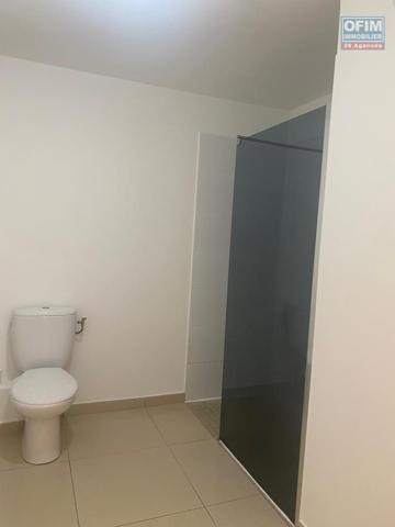 A vendre ce bel appartement de type F2 de 46,80m2 habitable sur la résidence PASSERELLE à Sainte Clotilde.