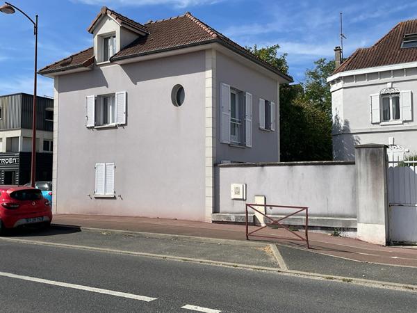 Immeuble Chevry Cossigny 5 pièce(s) 96.43 m2