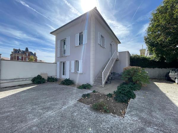 Immeuble Chevry Cossigny 5 pièce(s) 96.43 m2