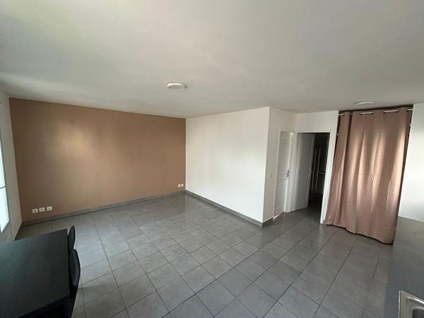 Immeuble Chevry Cossigny 5 pièce(s) 96.43 m2