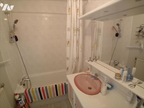 LE MANS SUD, appartement T2 en parfait état au 3ème étage.