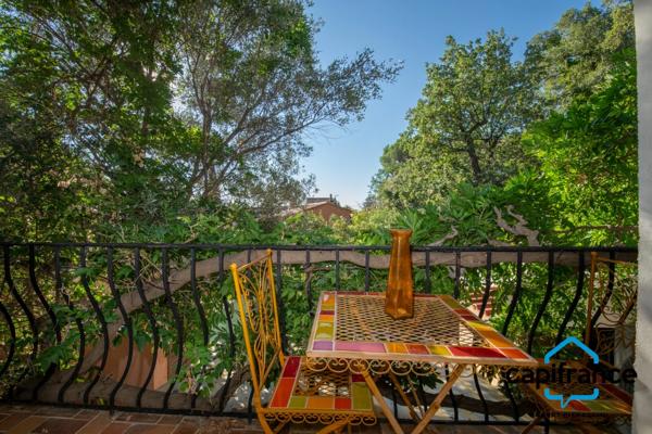 Bormes les mimosas 83 Maison constituée par deux appartements , le lot 1 et 2 constitué par un appartement et 387 m2