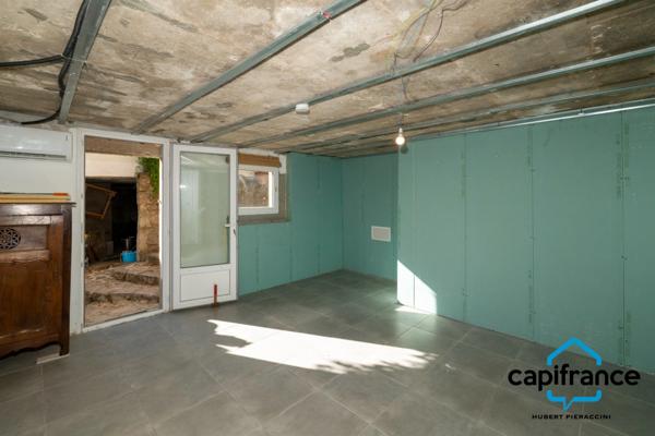 Bormes les mimosas 83 Maison constituée par deux appartements , le lot 1 et 2 constitué par un appartement et 387 m2
