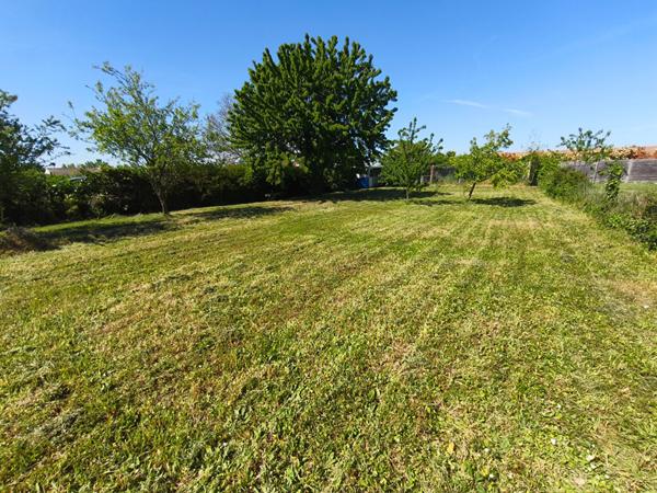 Terrain à vendre  714 m²  Sainte-Soulle