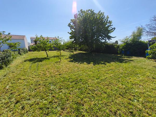 Terrain à vendre  714 m²  Sainte-Soulle