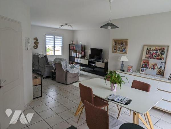 LES HERBIERS - Plain-pied de 2005 en bon état de 70 m² habitables, à proximité des commerces. I...