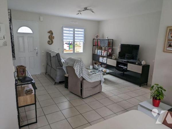 LES HERBIERS - Plain-pied de 2005 en bon état de 70 m² habitables, à proximité des commerces. I...