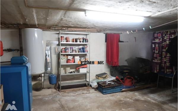 HERSERANGE, PROCHE DU LUXEMBOURG ET DE LA BELGIQUE, MAISON DE VILLE MITOYENNE DE 80 M² + 30M² DE COMBLES A AMENAGER + CAVES + TERRASSE + JARDIN