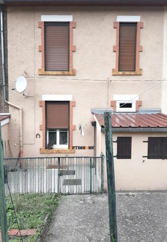 HERSERANGE, PROCHE DU LUXEMBOURG ET DE LA BELGIQUE, MAISON DE VILLE MITOYENNE DE 80 M² + 30M² DE COMBLES A AMENAGER + CAVES + TERRASSE + JARDIN