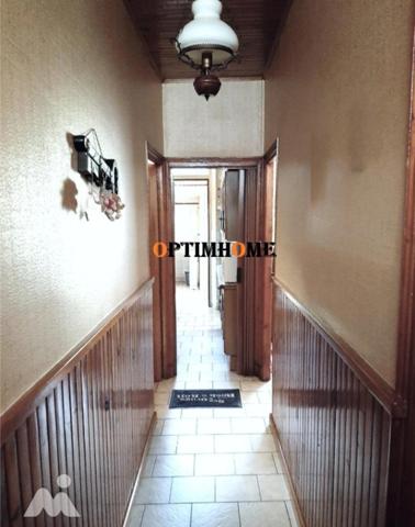 HERSERANGE, PROCHE DU LUXEMBOURG ET DE LA BELGIQUE, MAISON DE VILLE MITOYENNE DE 80 M² + 30M² DE COMBLES A AMENAGER + CAVES + TERRASSE + JARDIN