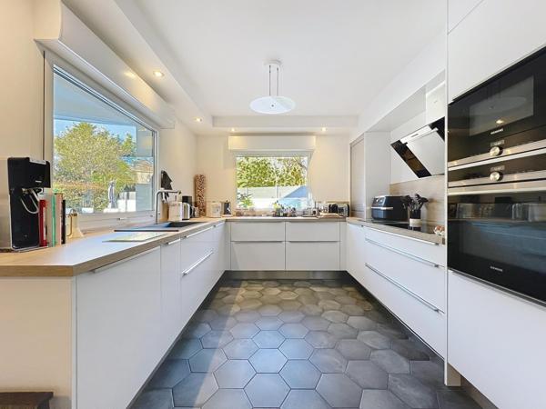 Maison familiale rénovée – piscine – volumes