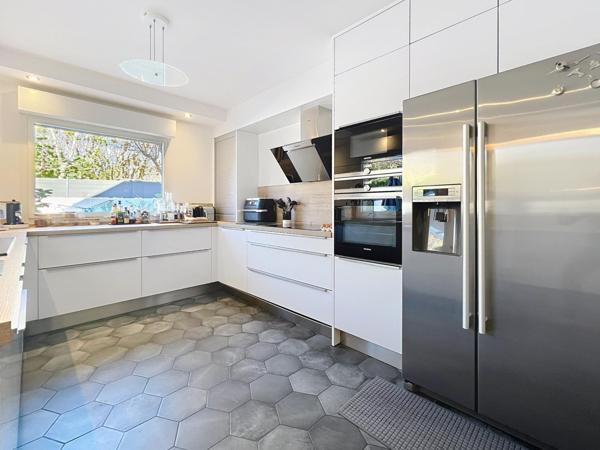 Maison familiale rénovée – piscine – volumes