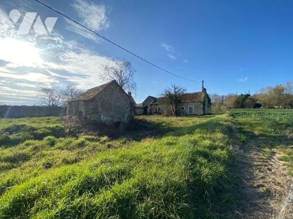 Maison en ruine dans un environnement calme, avec terrain, située dans un cadre paisible, cette...