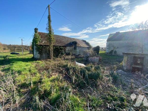 Maison en ruine dans un environnement calme, avec terrain, située dans un cadre paisible, cette...