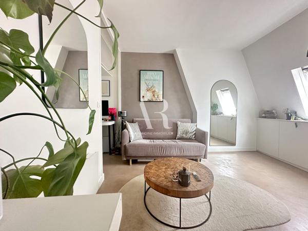 Paris (75009) Studio lumineux et optimisé – Dernier étage avec ascenseur – Rue des Martyrs, Paris 9e