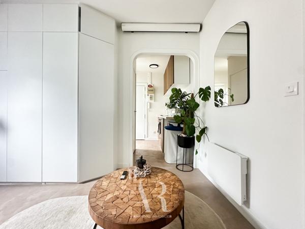 Paris (75009) Studio lumineux et optimisé – Dernier étage avec ascenseur – Rue des Martyrs, Paris 9e