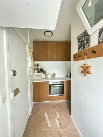 Paris (75009) Studio lumineux et optimisé – Dernier étage avec ascenseur – Rue des Martyrs, Paris 9e