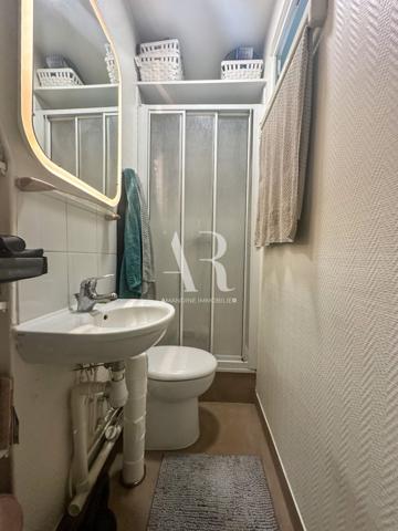 Paris (75009) Studio lumineux et optimisé – Dernier étage avec ascenseur – Rue des Martyrs, Paris 9e